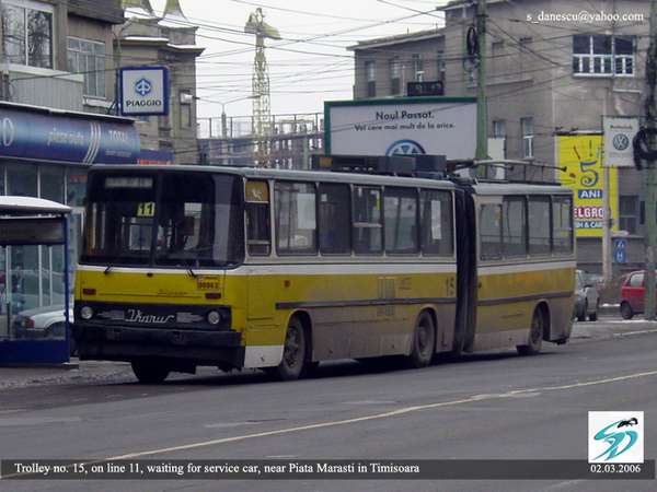 Шарнирно-сочленённый бывший эберсвальдский троллейбус № 005 венгерского типа „Икарус 280.93“ в городе Тимишора (Румыния) с тимишоарским гаражным № 15